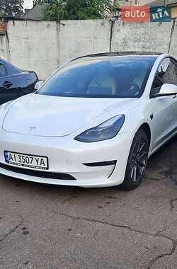 Седан Tesla Model 3 2021 в 