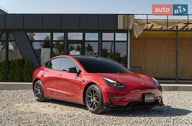 Седан Tesla Model 3 2021 в 