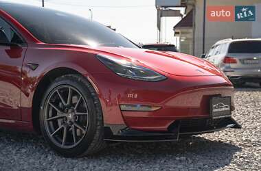 Седан Tesla Model 3 2021 в 
