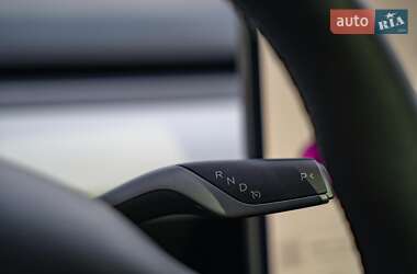 Седан Tesla Model 3 2021 в 