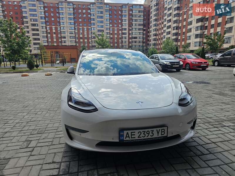 Седан Tesla Model 3 2021 в 