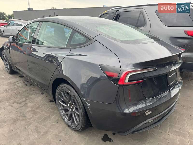 Седан Tesla Model 3 2024 в Львове