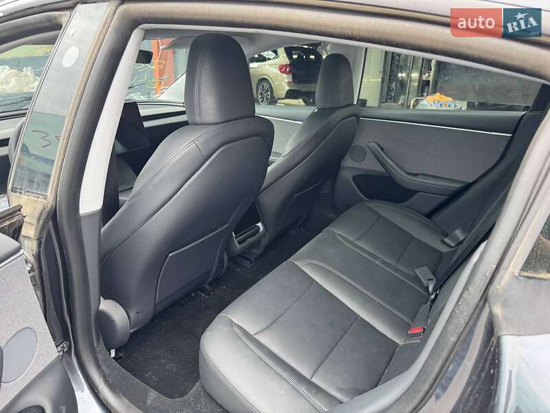 Седан Tesla Model 3 2024 в Львове