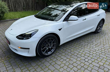 Седан Tesla Model 3 2022 в 