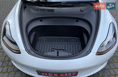 Седан Tesla Model 3 2022 в 