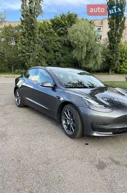 Седан Tesla Model 3 2023 в 