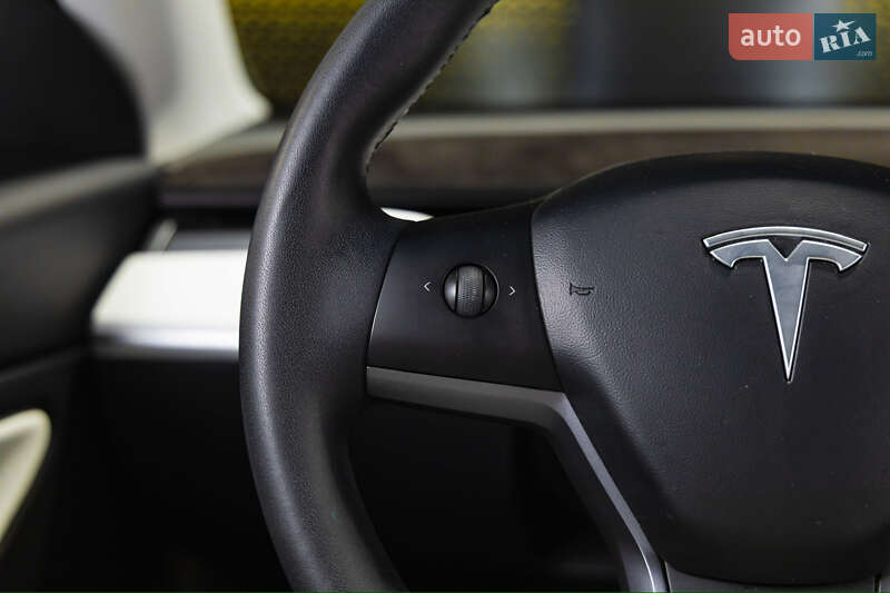 Седан Tesla Model 3 2019 в Луцке