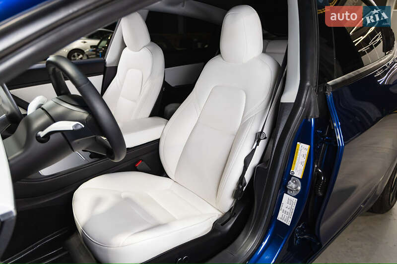 Седан Tesla Model 3 2019 в Луцке