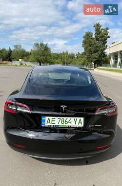 Седан Tesla Model 3 2021 в 