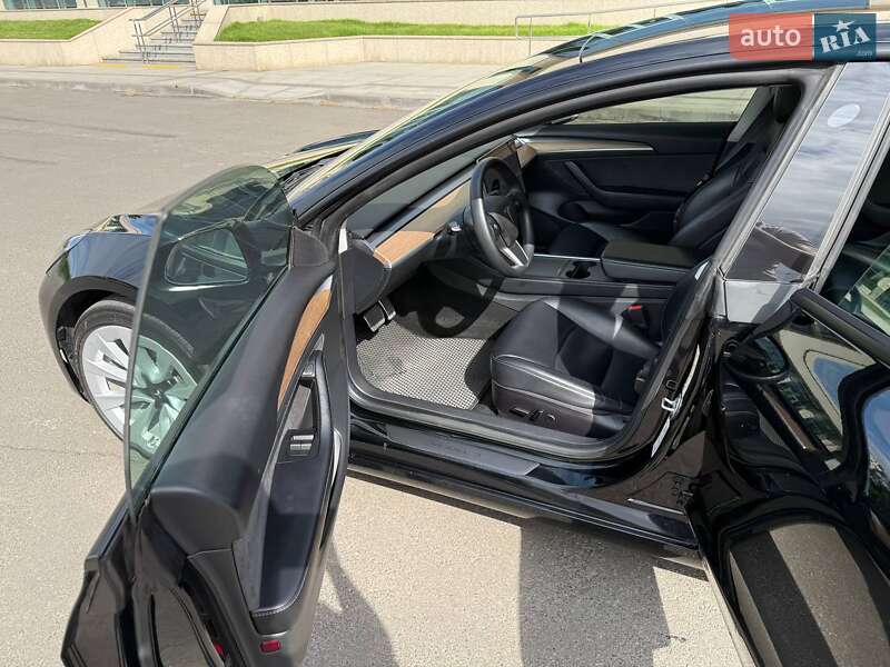 Седан Tesla Model 3 2021 в Дніпрі