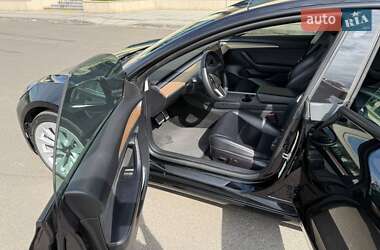 Седан Tesla Model 3 2021 в 