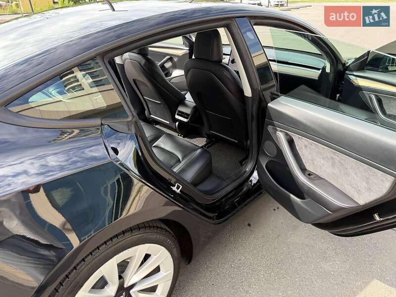 Седан Tesla Model 3 2021 в Дніпрі