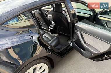 Седан Tesla Model 3 2021 в 