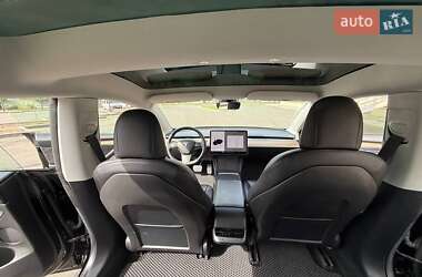 Седан Tesla Model 3 2021 в 