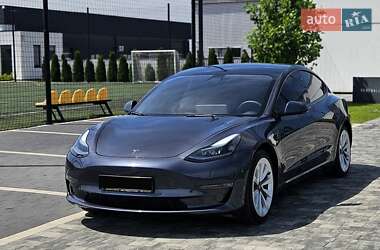 Седан Tesla Model 3 2022 в Мукачево