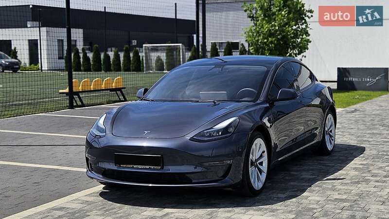 Tesla Model 3 2022