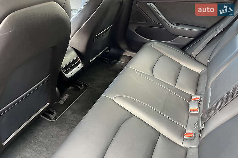 Седан Tesla Model 3 2018 в Києві