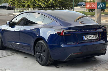Седан Tesla Model 3 2024 в 