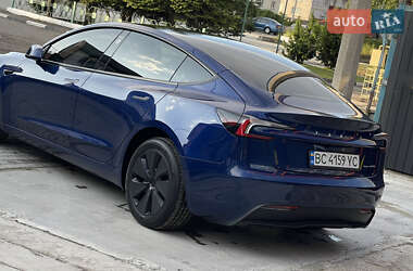 Седан Tesla Model 3 2024 в 