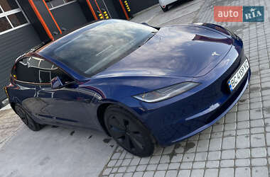 Седан Tesla Model 3 2024 в 
