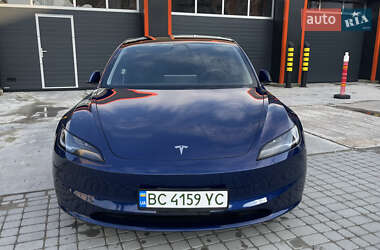 Седан Tesla Model 3 2024 в 