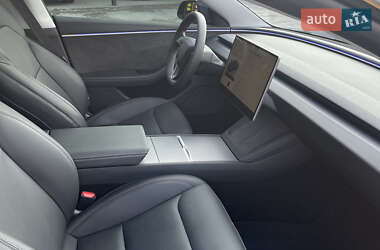 Седан Tesla Model 3 2024 в 
