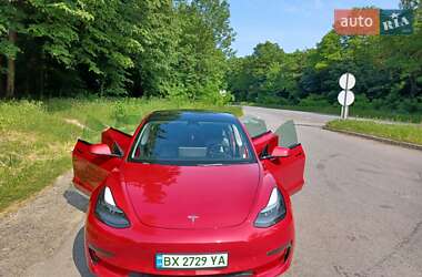 Седан Tesla Model 3 2022 в 