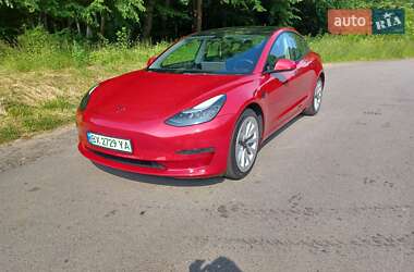 Седан Tesla Model 3 2022 в 