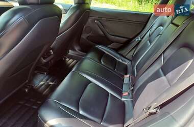 Седан Tesla Model 3 2022 в 