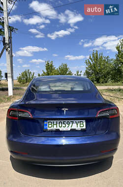 Седан Tesla Model 3 2020 в 