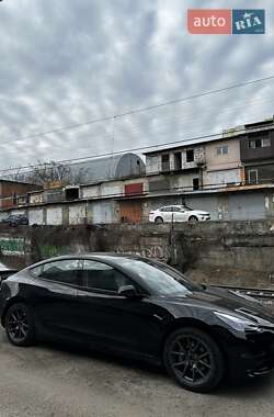 Седан Tesla Model 3 2021 в 