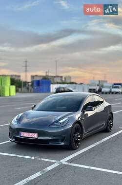 Седан Tesla Model 3 2022 в 