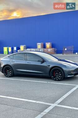 Седан Tesla Model 3 2022 в 