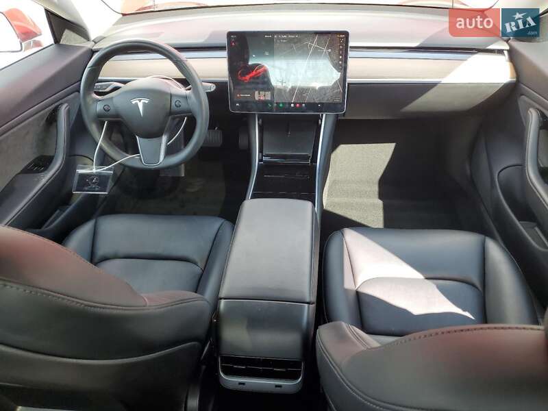 Седан Tesla Model 3 2018 в Львове