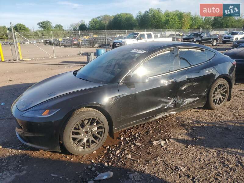 Седан Tesla Model 3 2024 в 