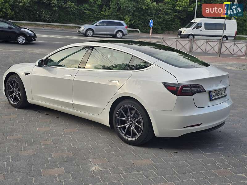 Седан Tesla Model 3 2019 в Тернополе