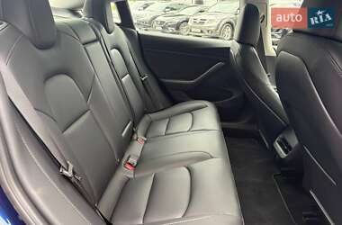 Седан Tesla Model 3 2023 в 