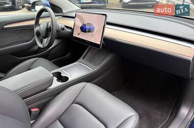 Седан Tesla Model 3 2023 в 