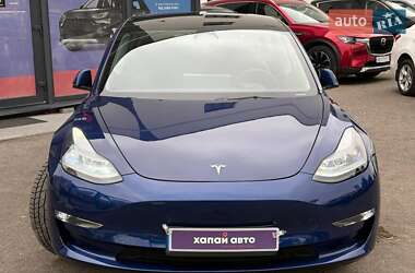 Седан Tesla Model 3 2023 в 