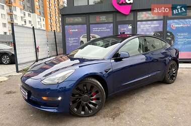 Седан Tesla Model 3 2023 в 