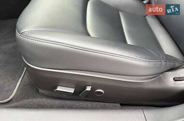 Седан Tesla Model 3 2023 в 