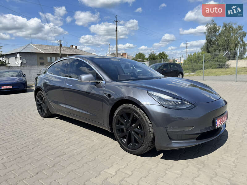 Седан Tesla Model 3 2018 в Луцке