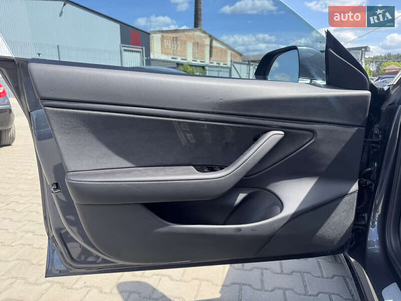 Седан Tesla Model 3 2018 в Луцке