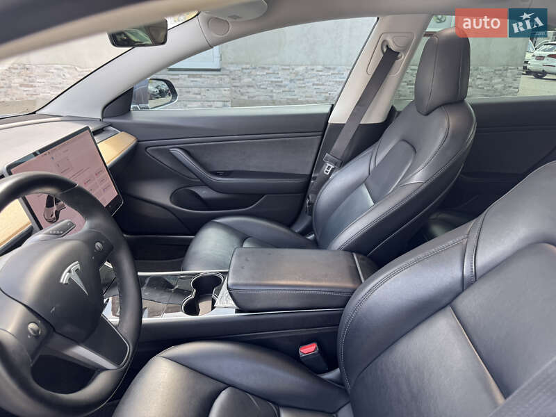 Седан Tesla Model 3 2018 в Луцке