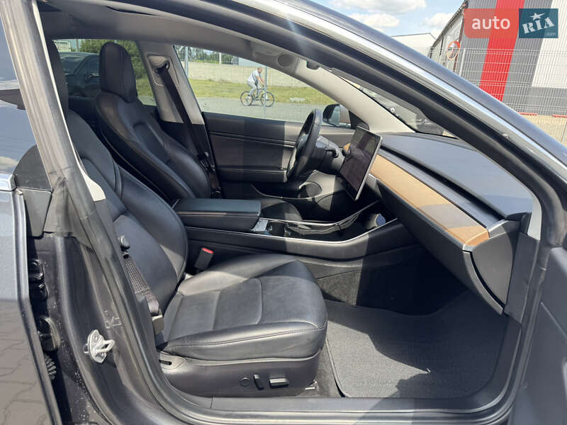 Седан Tesla Model 3 2018 в Луцке