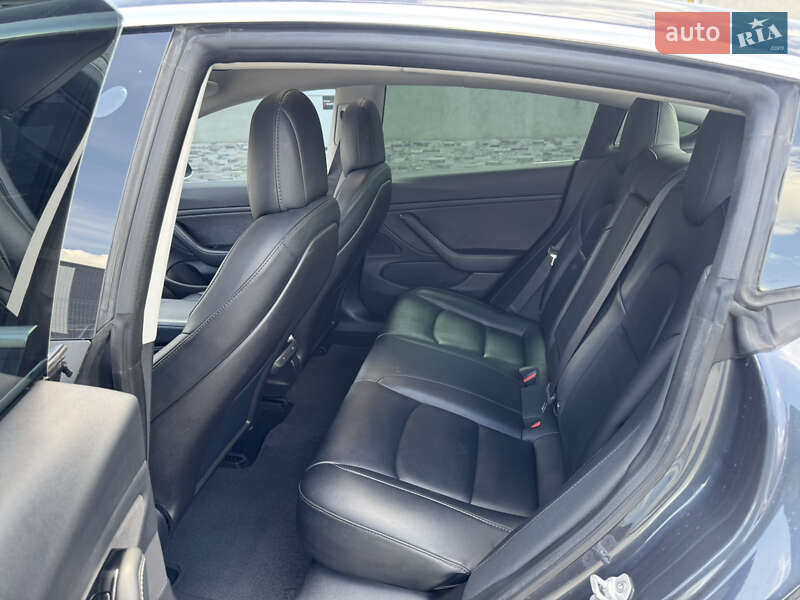 Седан Tesla Model 3 2018 в Луцке