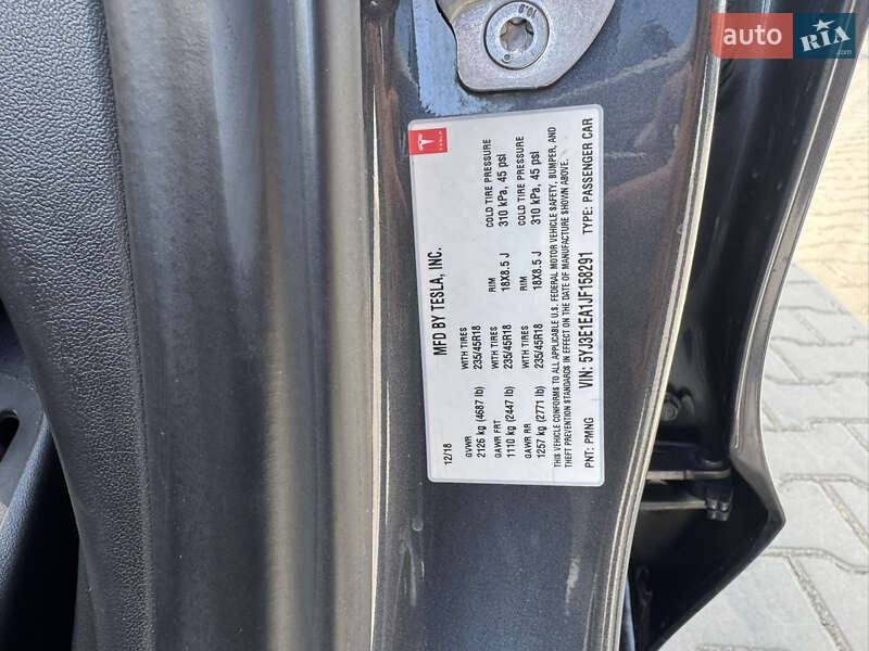 Седан Tesla Model 3 2018 в Луцке