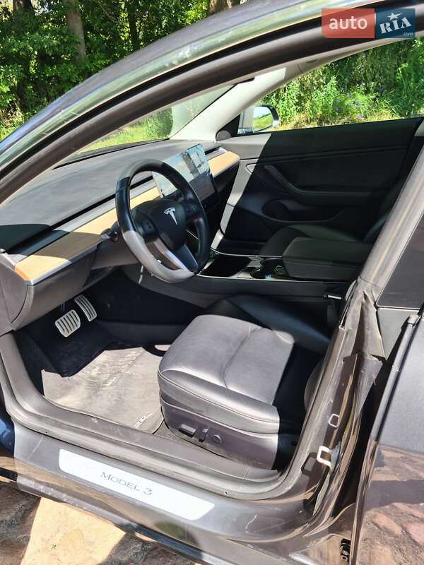 Седан Tesla Model 3 2018 в Сквире