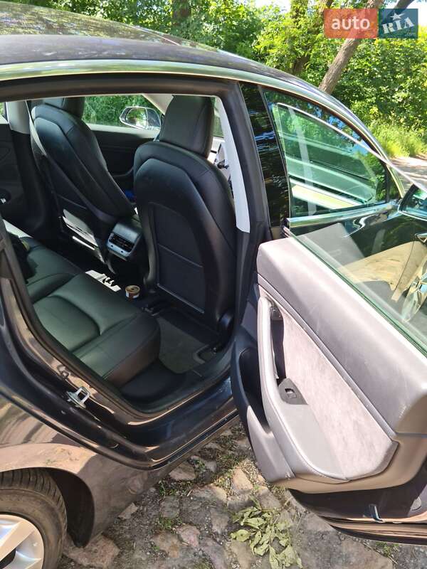 Седан Tesla Model 3 2018 в Сквире