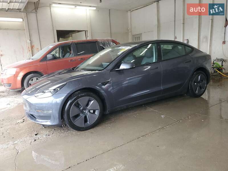 Седан Tesla Model 3 2023 в 